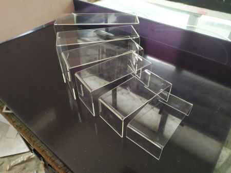 Şeffaf Akrilik 6'lı Basamaklı Teşhir Standı Seti