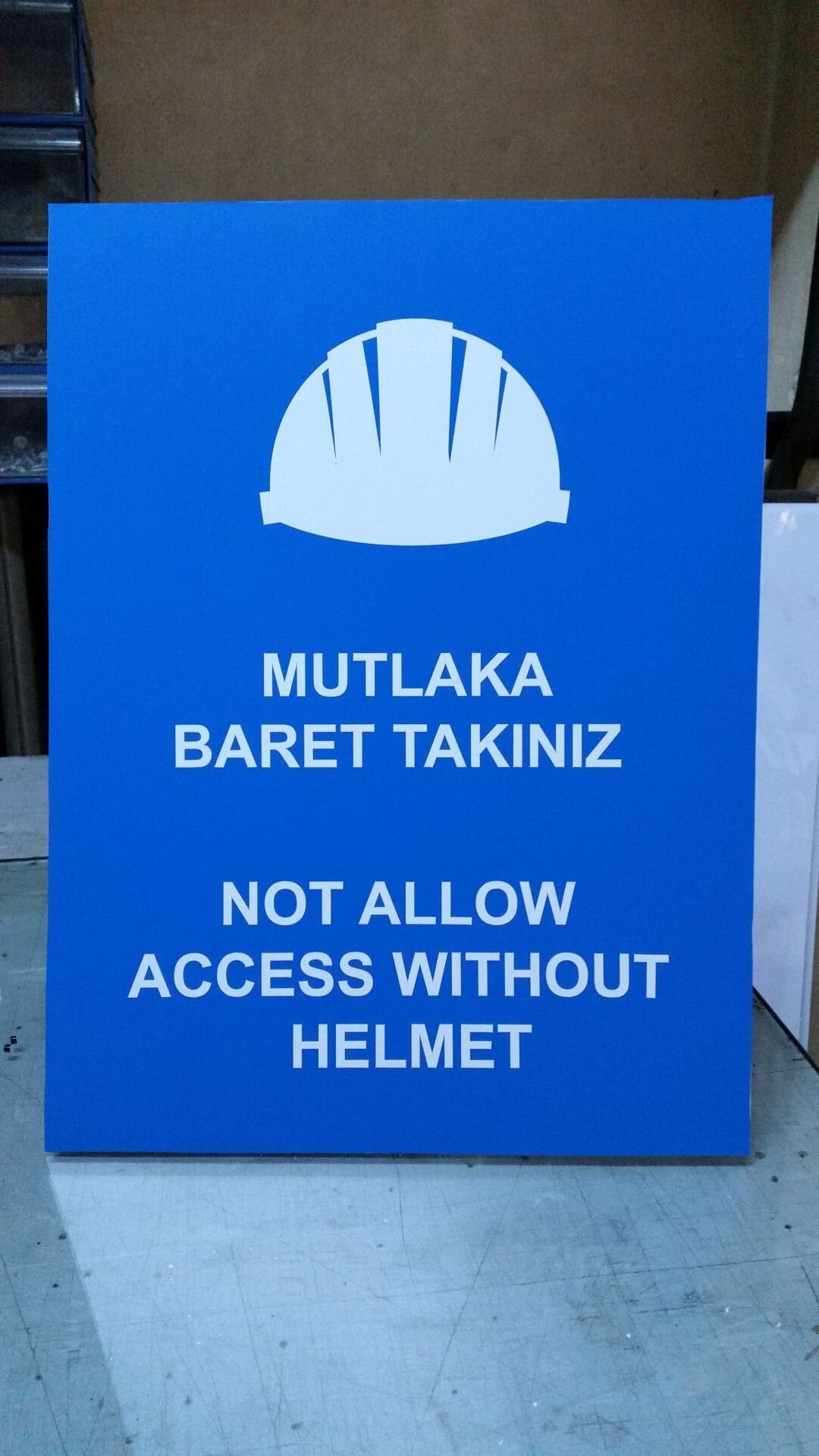 Baret Takınız Uyarı Levhası