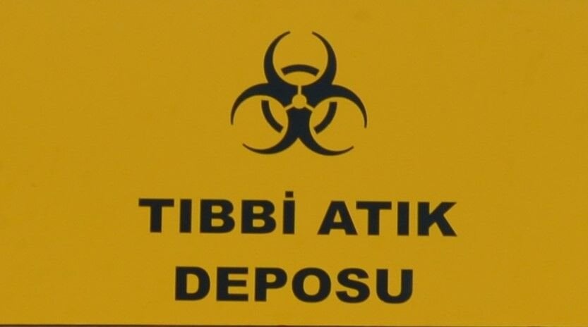 Tıbbi Atık Deposu Uyarı Levhası