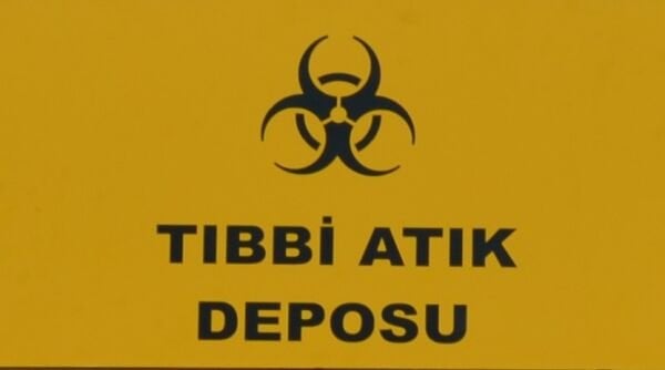Tıbbi Atık Deposu Uyarı Levhası
