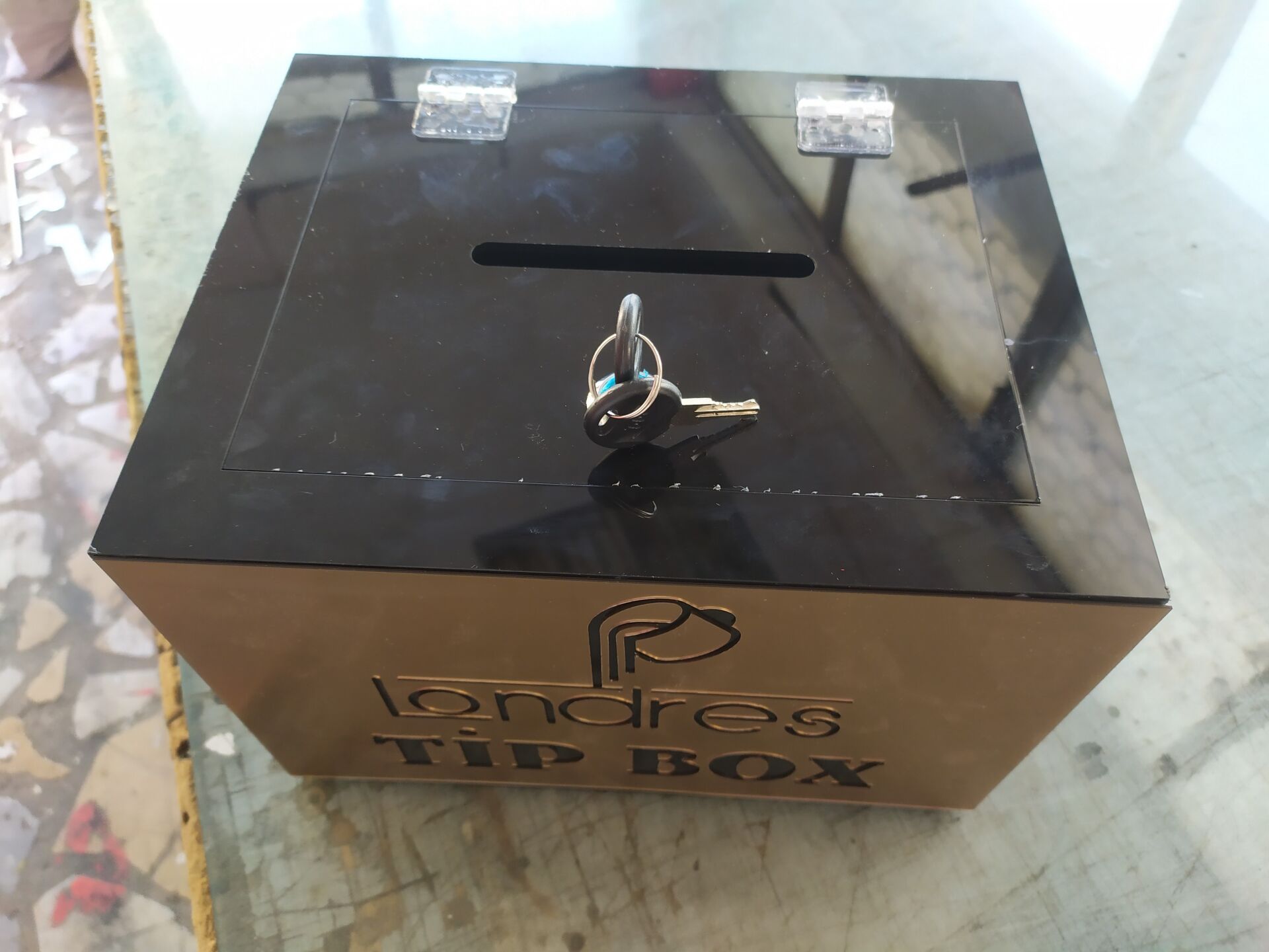 Tipbox Pleksi Kilitli Kutu